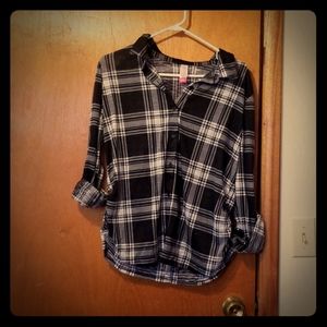 NWT black and white plaid style shirt